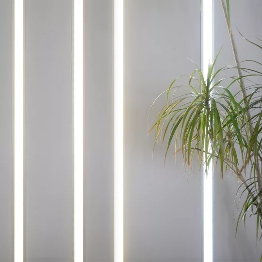 Topmet FLAT8 LED profil gipszkartonba eloxált változatban 4 méteres szálban