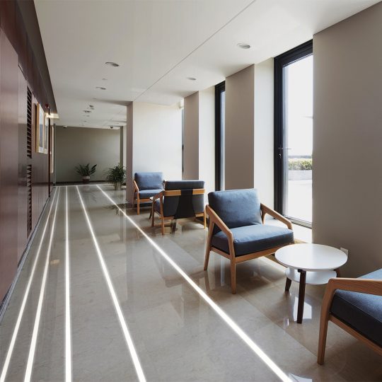 Topmet FLOOR12 padlóba süllyeszthető LED profil eloxált változatban