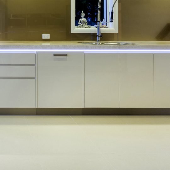 Topmet SMART10 LED profil fekete színben