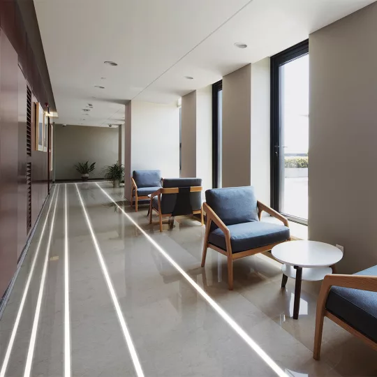 Topmet FLOOR8 K padlóba építhető LED profil eloxált változatban