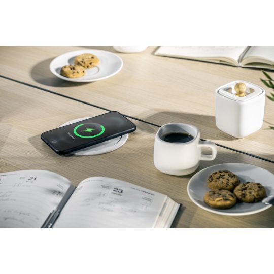 GTV 4X230V 2XUSB 2XRJ45 5W indukciós töltő fekete IP20