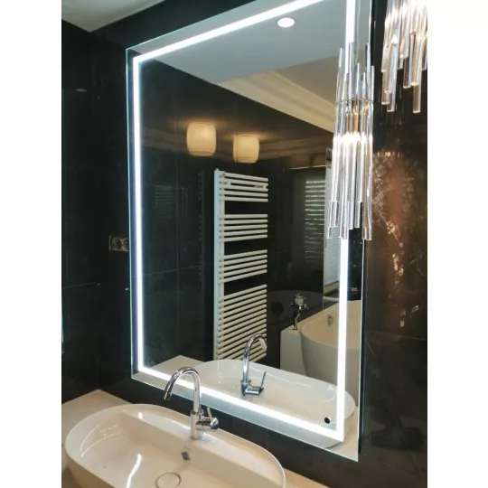 LED tükör négyzet 50x70 cm körben világító