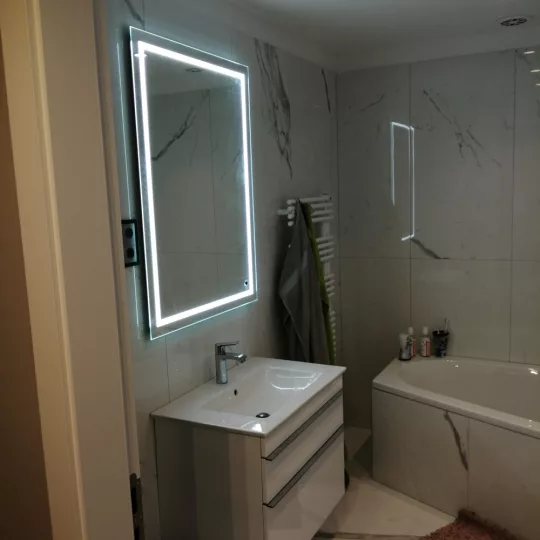LED tükör négyzet 80x100 cm körben világító